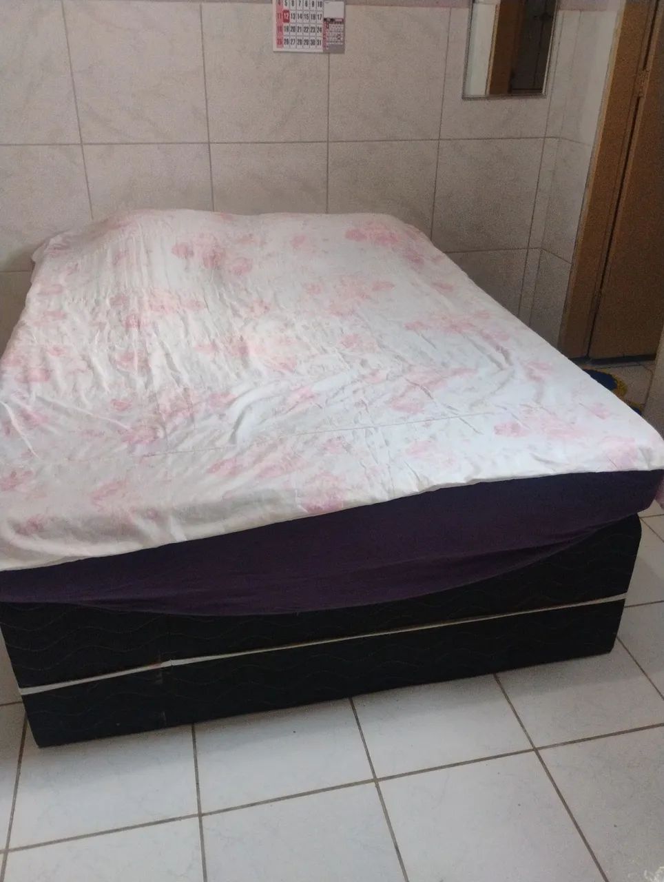 Cama box. Colchão e suport