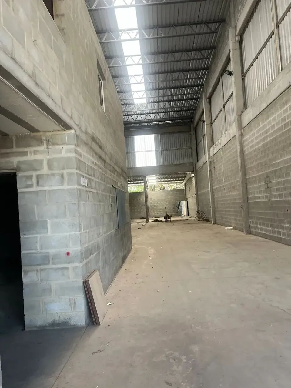ALUGA-SE GALPÃO COMERCIAL  400 m²  Av. Menino Marcelo (via principal) - Foto 3