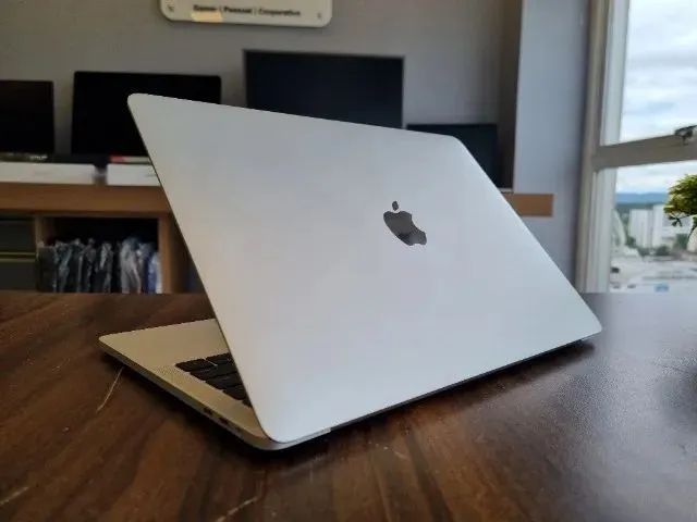 Apple MacBook Pro 2017 - Core i5 | 256GB SSD | Dual Core | 8GB