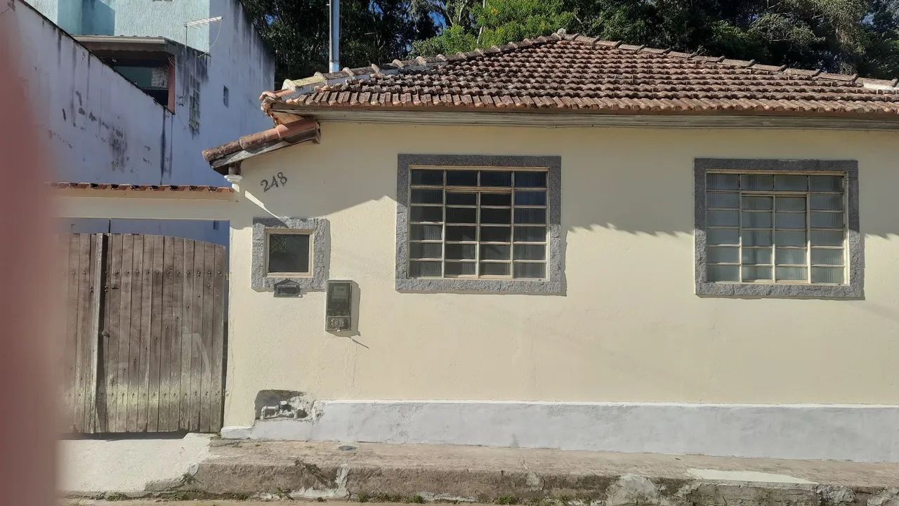 Casa ao lado do Fórum em Piquete
