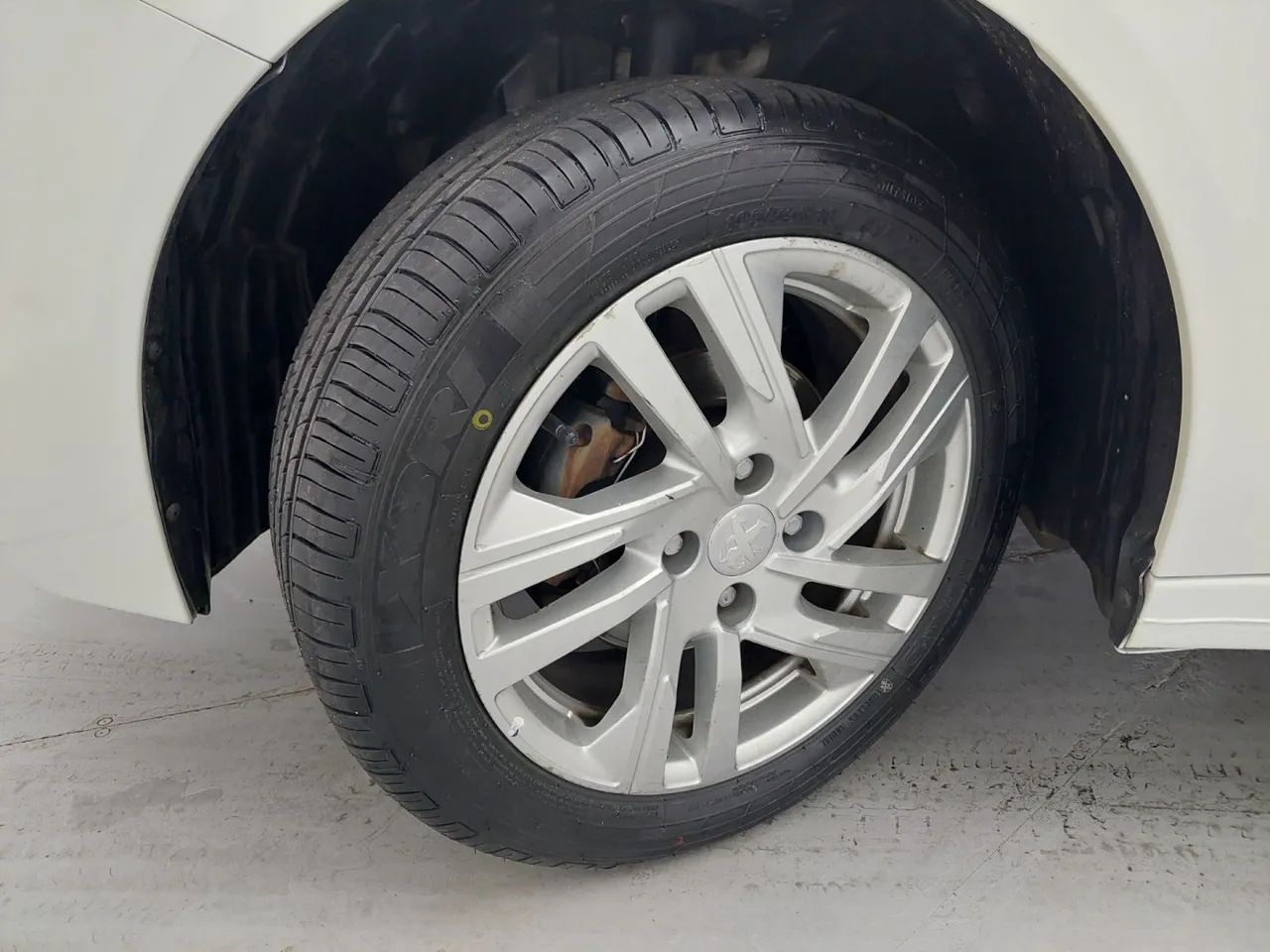 Peugeot 208 Active 1.6 Flex 16V 5p Aut., foto 11 de 18