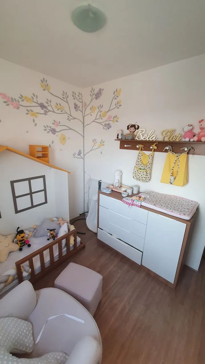 Cama montessoriana formato de casa