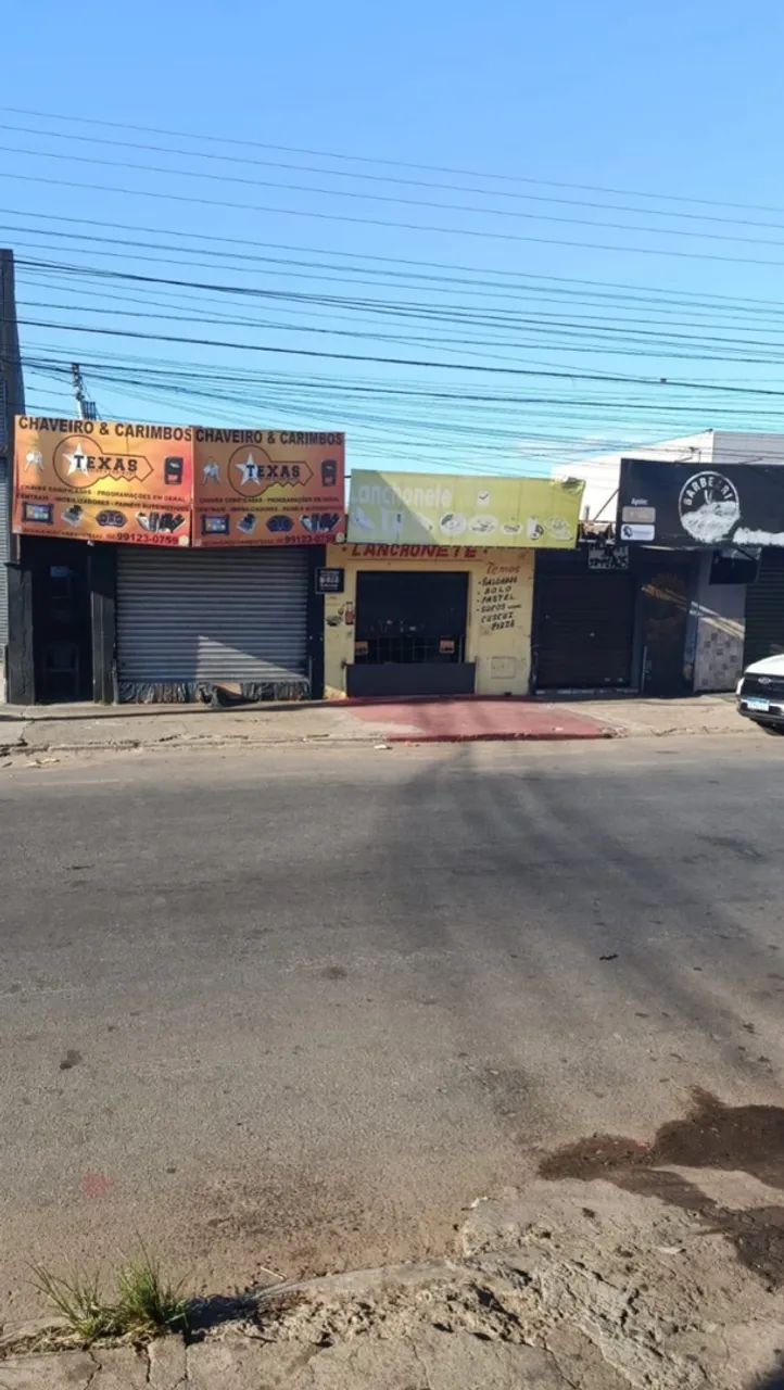 Imóvel Comercial com 3 Salas e 2 Barracões - Renda de R$ 4 Mil