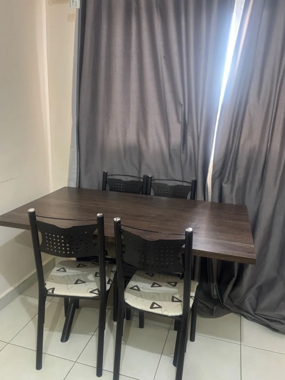 Mesa 6 lugares com cadeiras  - Foto 2