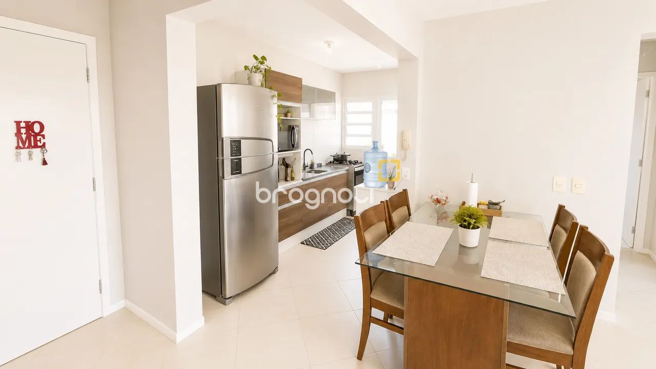 Apartamento de 2 quartos, sendo 1 suíte, com garagem no Carianos.