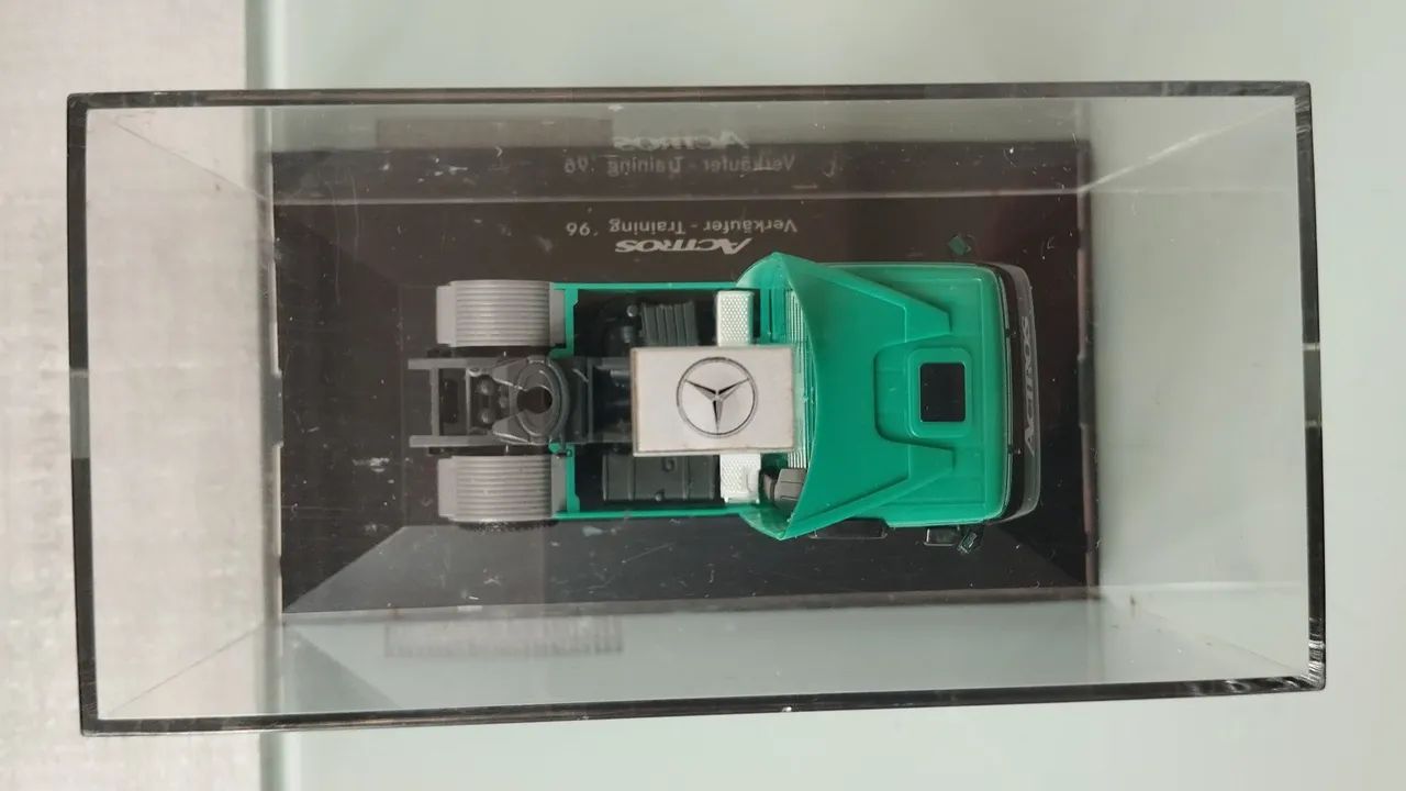 Miniatura original Mercedes Actros 1:87, Herpa alema. - Hobbies e