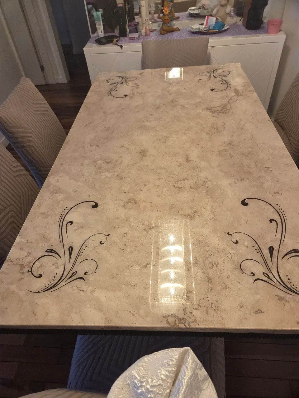 Vende se mesa de mármore travertino com 6 cadeiras - Foto 2
