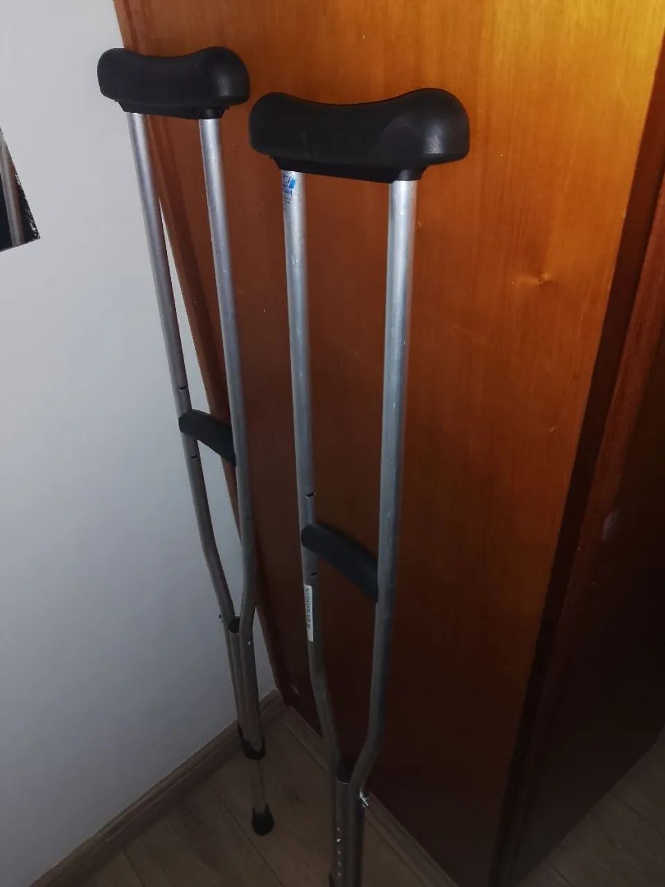 Par de Muletas Novas - Usadas Apenas 10 Dias - Foto 3