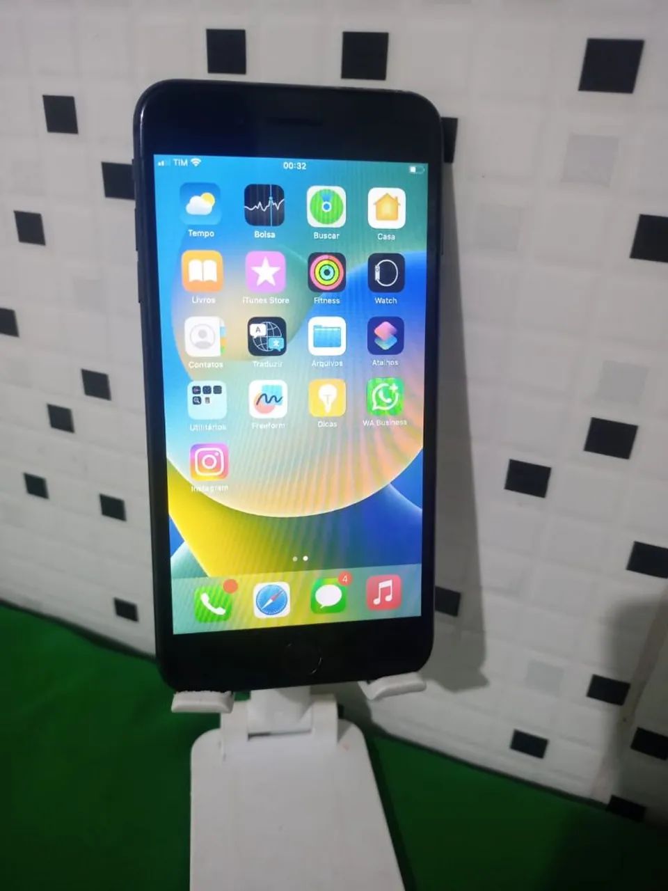Iphone 8 plus de 64 gigas funcionando perfeitamente(botão home, off) mas não interfere