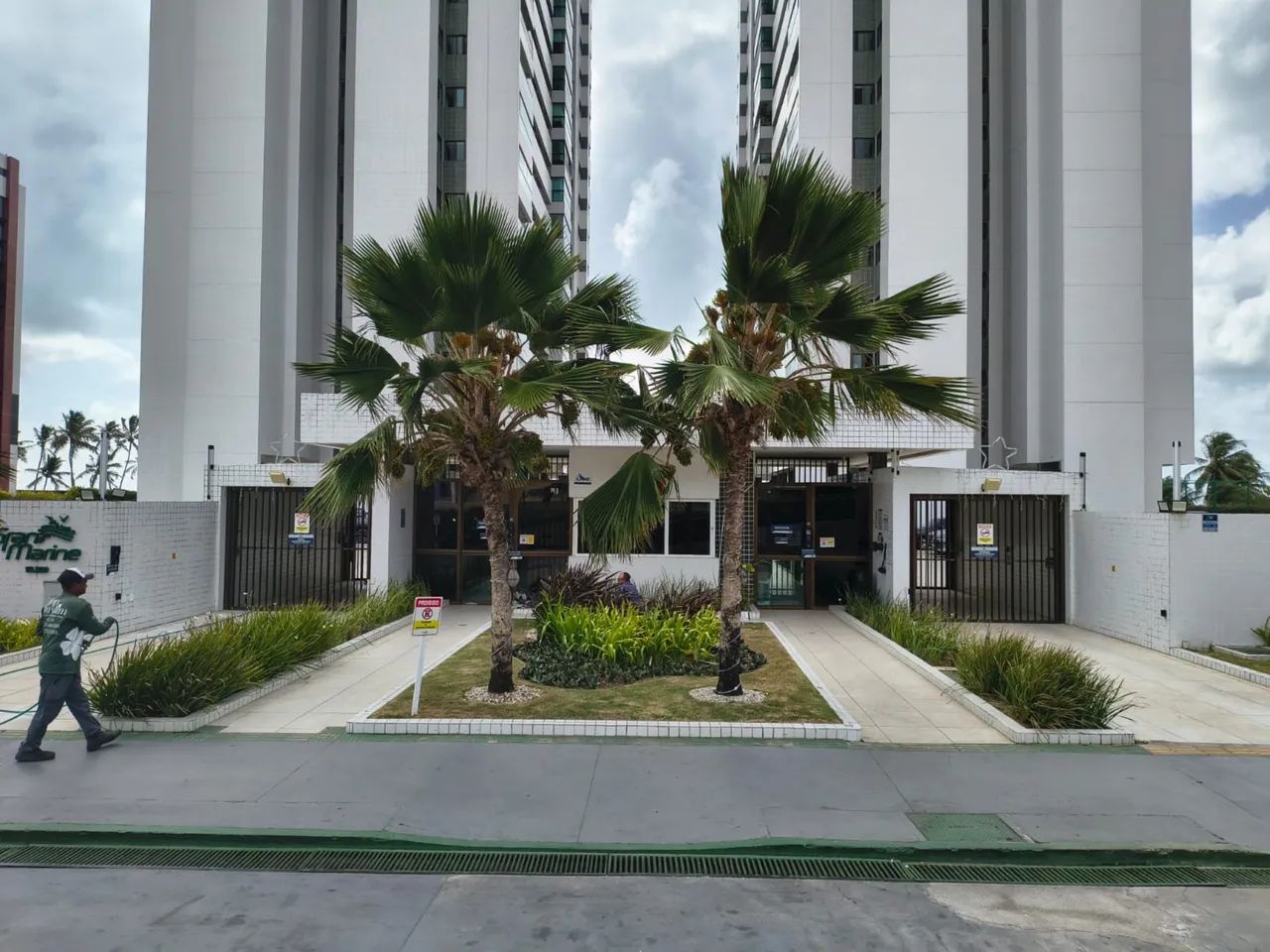 Alugo apartamento Gran Marine, 3/4, beira- mar de Maceió.