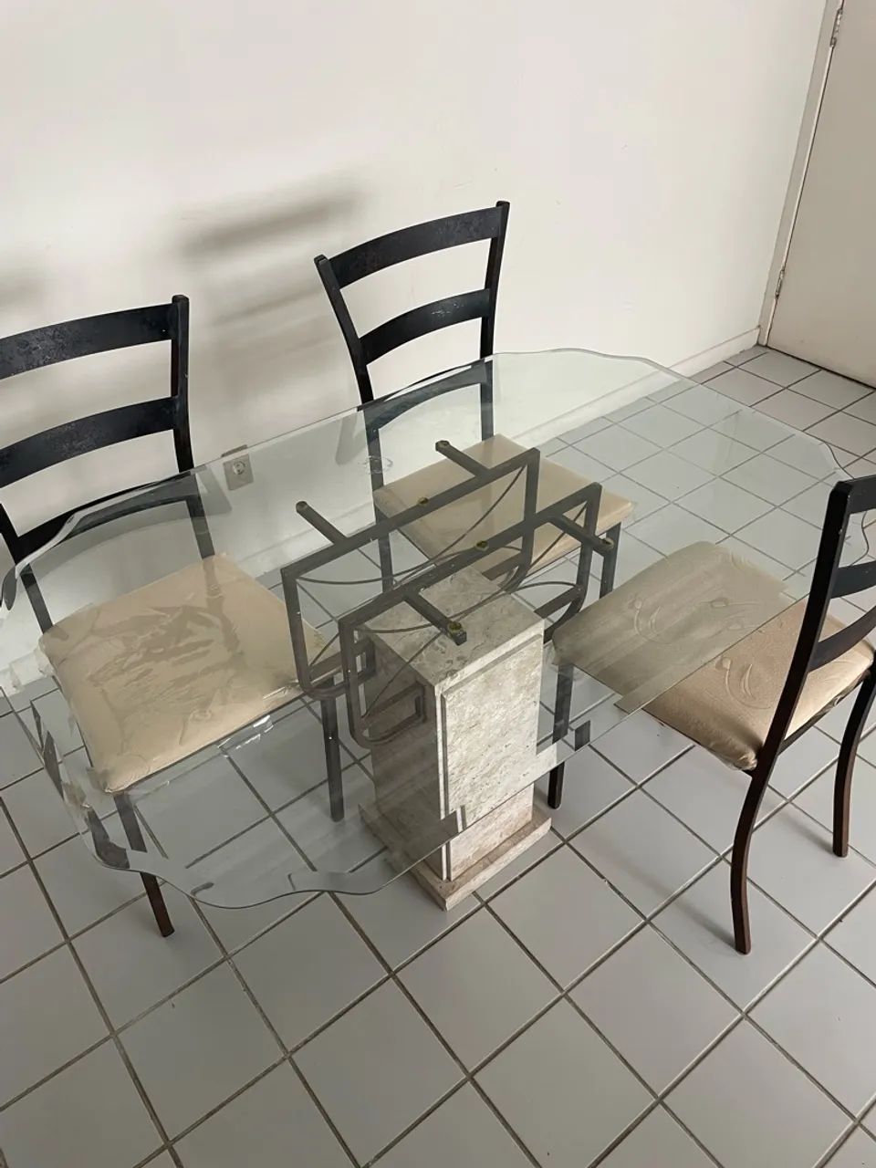 Mesa com 4 cadeiras - Foto 4