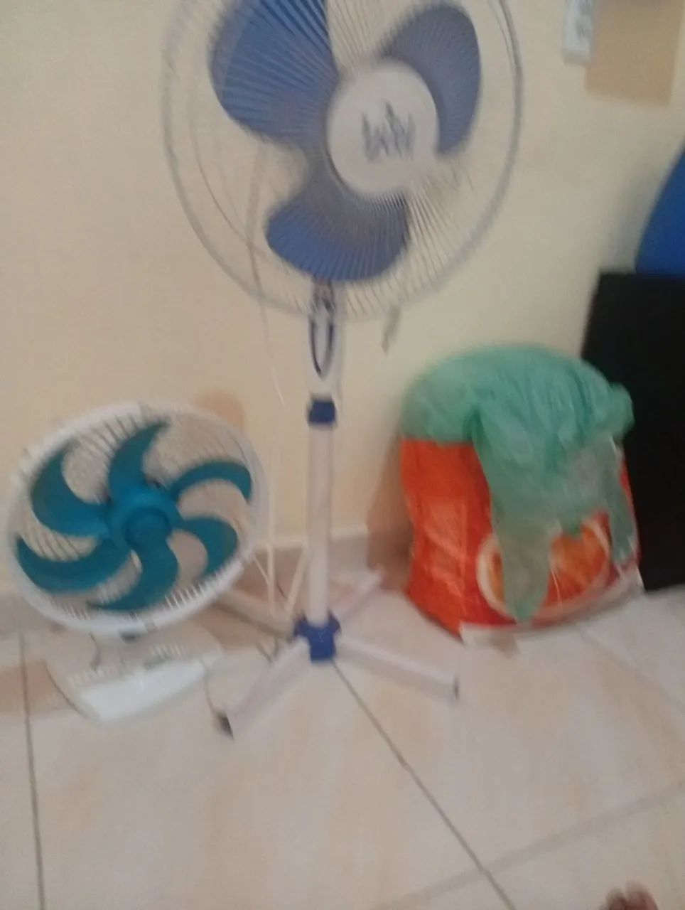 Dois ventiladores 100