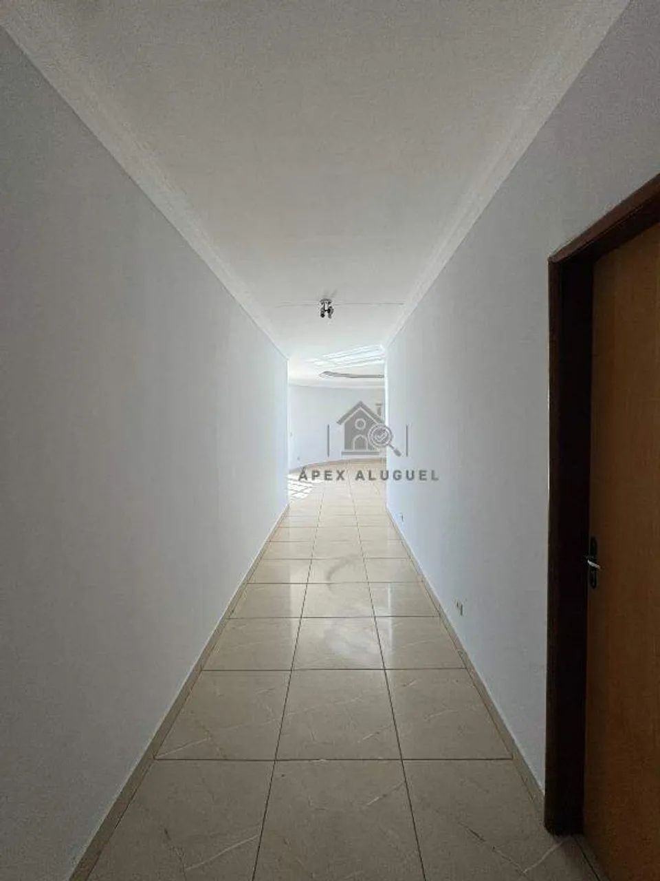 Sobrado com 4 quartos para alugar no Jardim Presidente - Foto 2