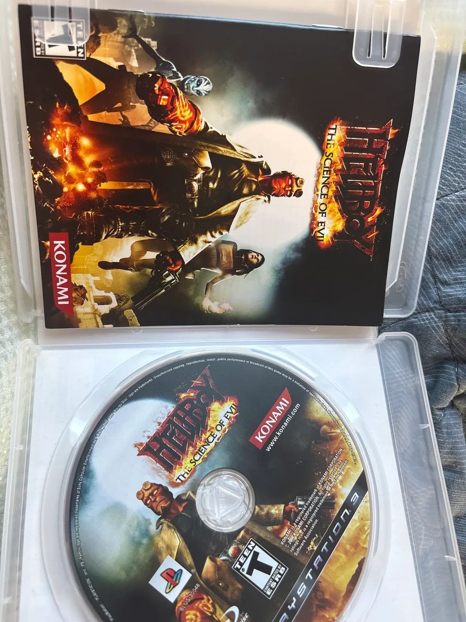 Hellboy ps3 com colecionavel antigo - Foto 2