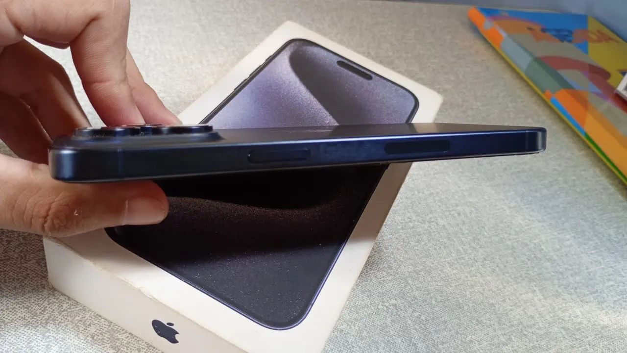 IPHONE 15 pro max 256GB bateria 89%! Todo original - Celulares e