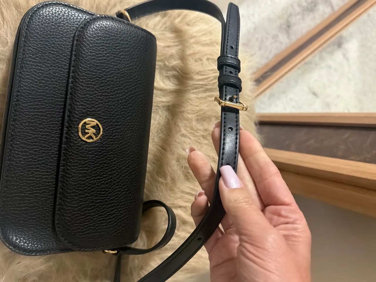 Bolsa MK preta de couro  - Foto 3