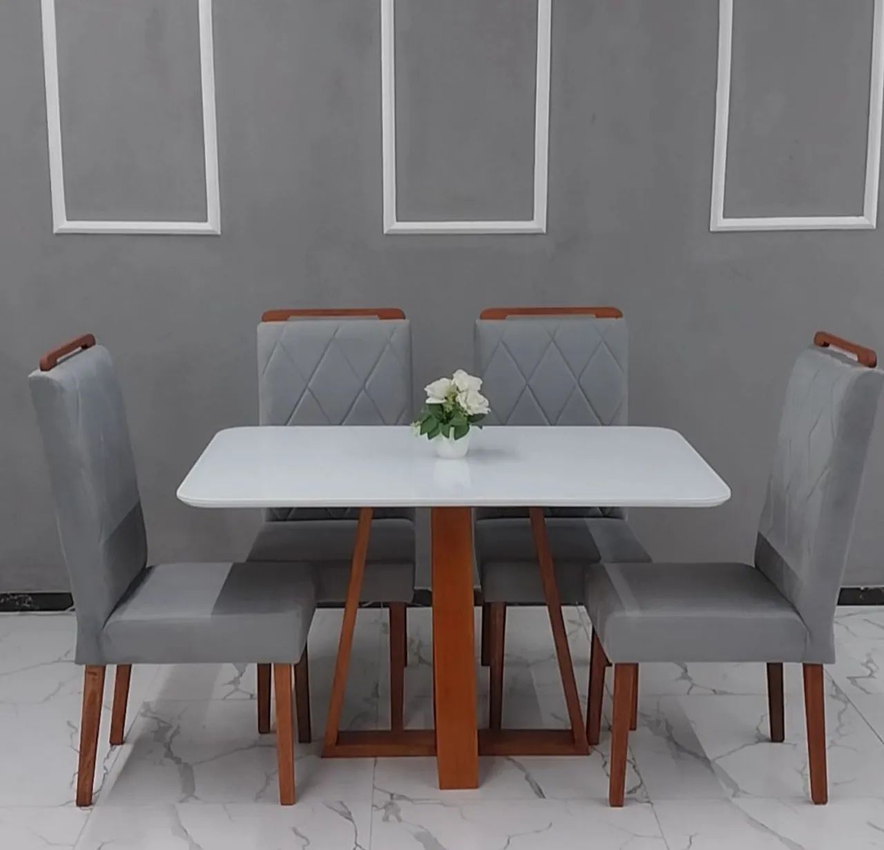 Mesa de Jantar Rústica em Madeira Maciça - Vidro Laqueado e 4 Cadeiras