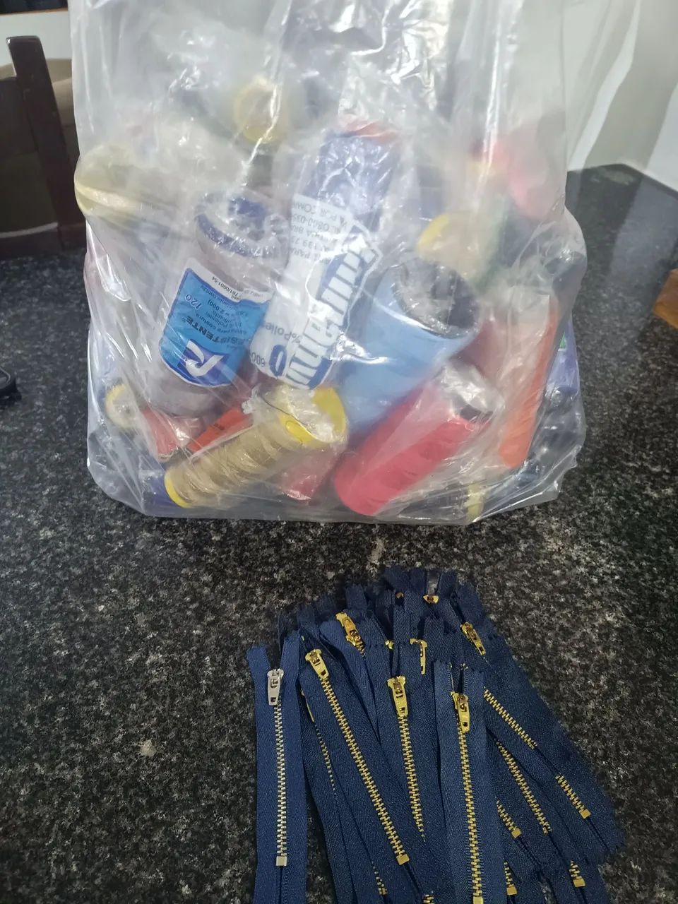 Lote de linhas de costura  - Foto 3
