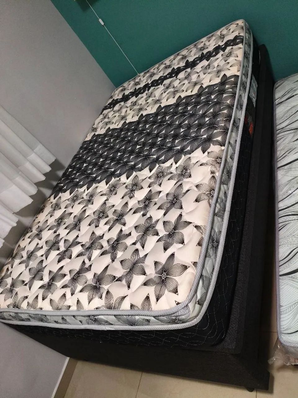 Cama box viúva com baú e cama auxiliar com colchão novo - Foto 4