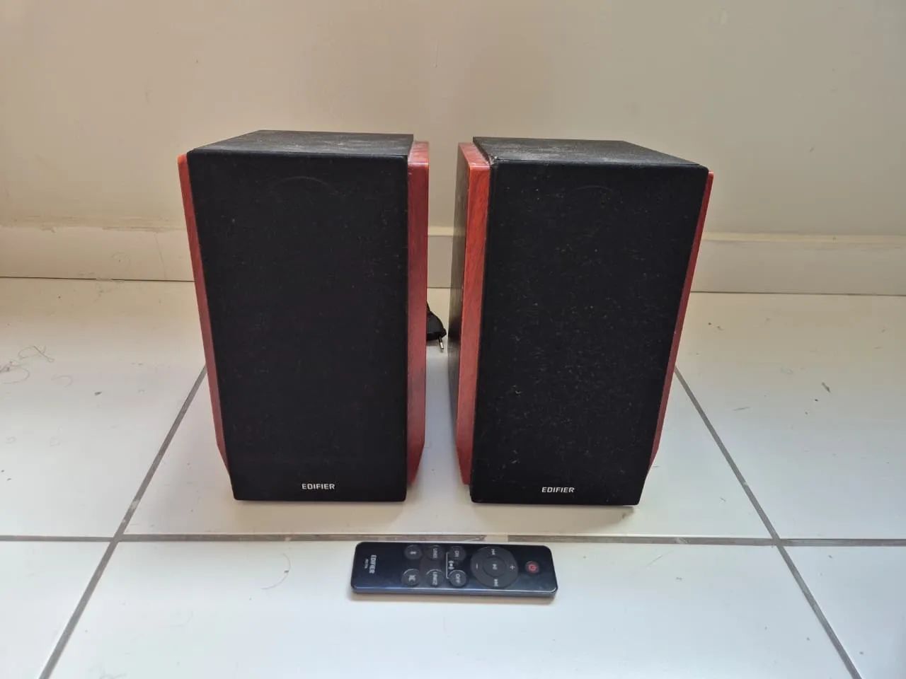 Monitor de áudio EDIFIER RT1700bt