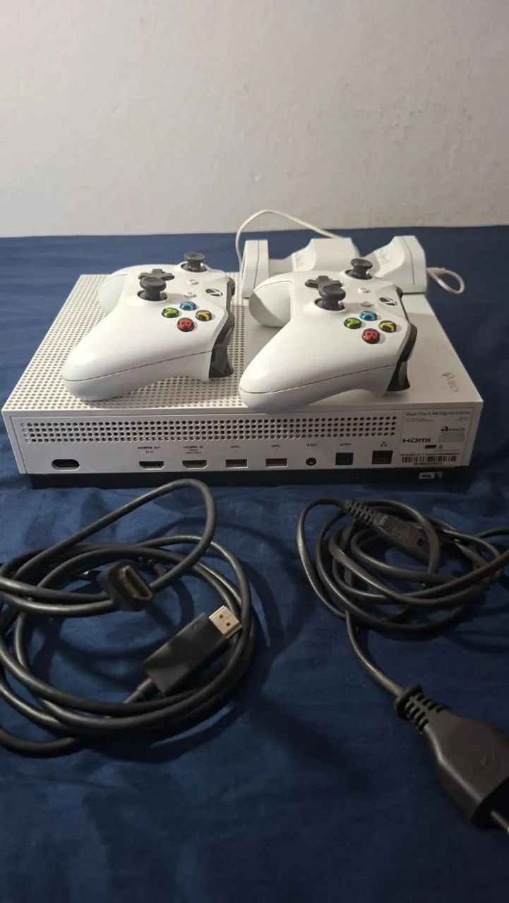 Xbox ONE DIGITAL com SSD e dois controles - Foto 2