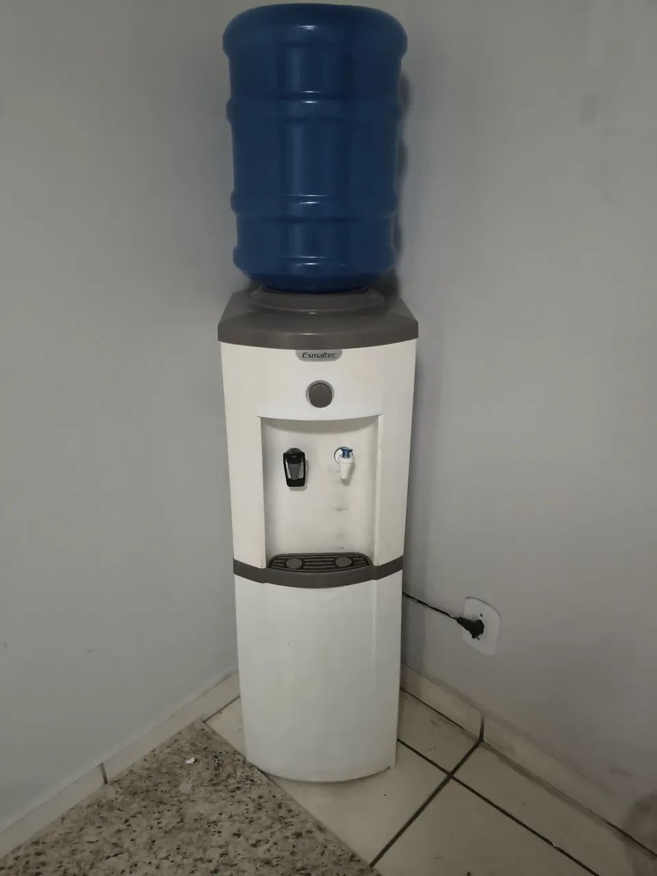 Bebedouro de coluna