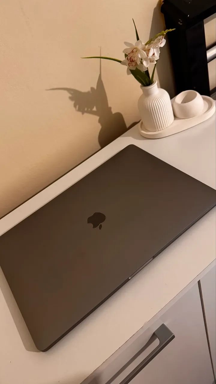 Macbook Pro 2017 i7 15インチ 16gb/256gb MacBook Pro 15 Pol 2017 i7 16GB 256GB SSD - Com Touch Bar