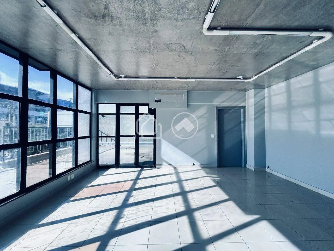 Sala para aluguel no Estoril, em Belo Horizonte, com 160 m² e 2 vagas - Foto 2