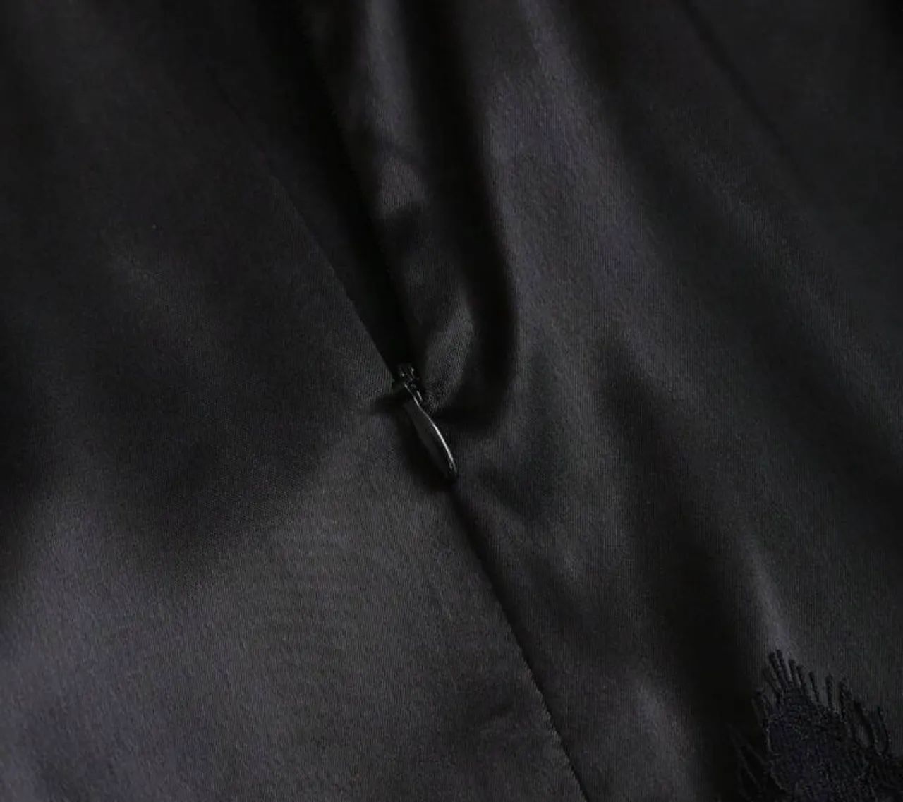 Saia Cetim - preto  - Foto 2