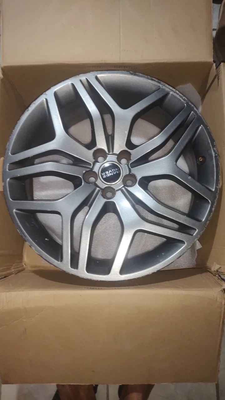 Vendo 4 roda liga leve no valor de R$. 1.900