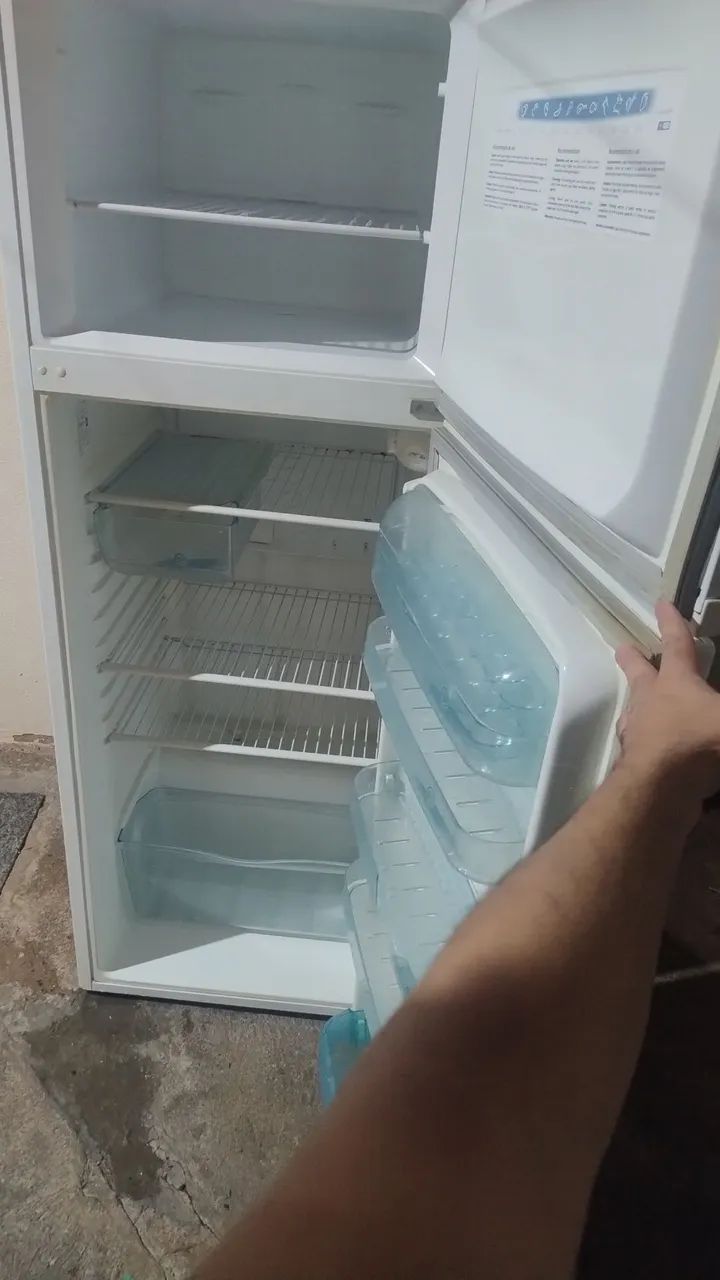 VENDO GELADEIRA 110 ELECTROLUX  - Foto 2