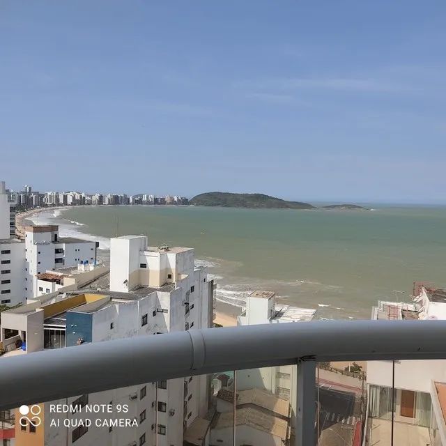 3 quartos com 2 vagas e vista eterna para a Praia do Morro.