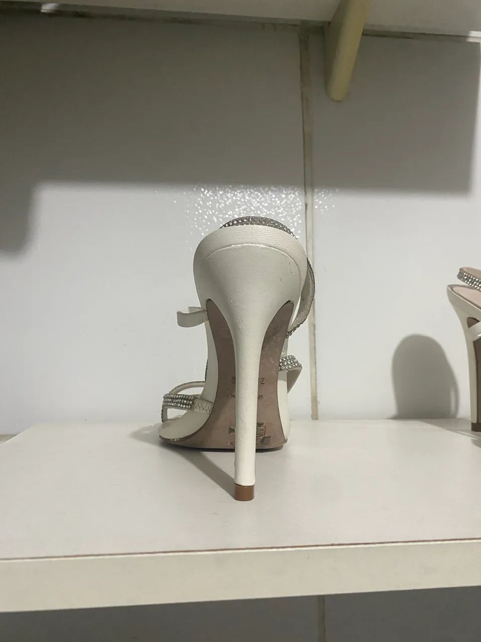 Salto alto Schütz branco com tiras 36 - Foto 4