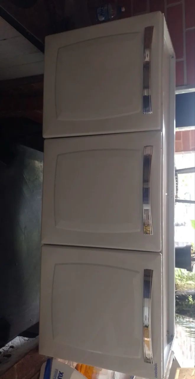 Paneleiro três portas 