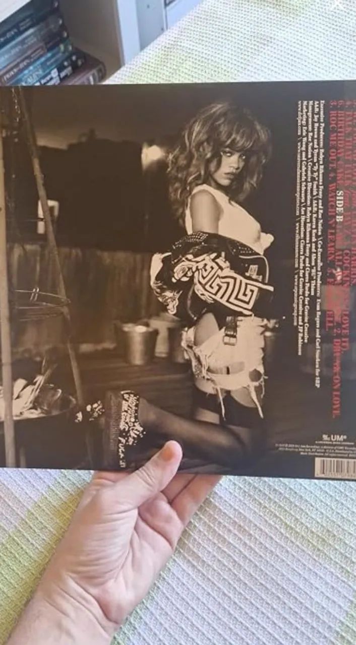 Disco de vinil da rihana '"LACRADO'"  - Foto 2