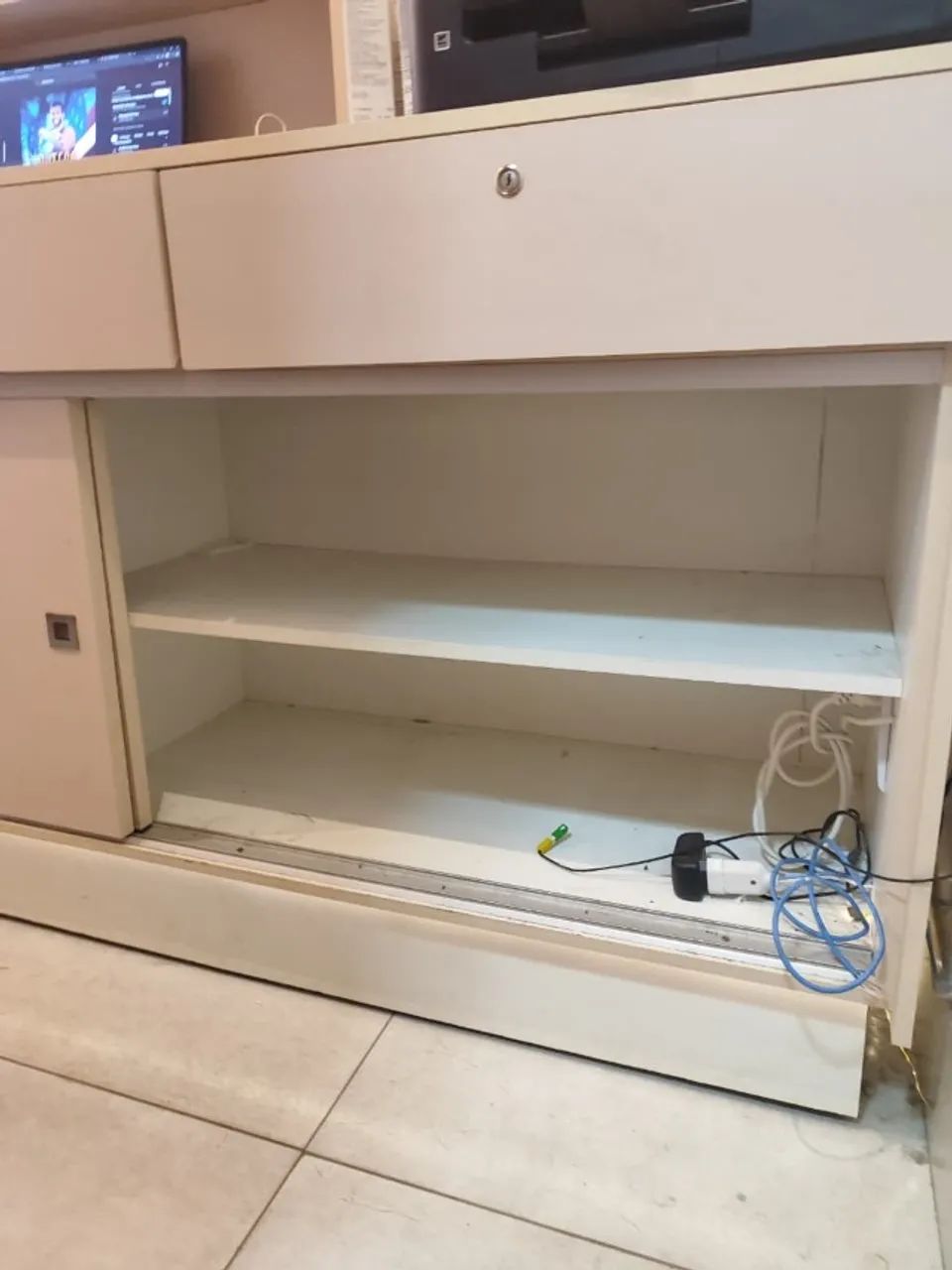 Balcão de Recepção Moderno com Armários e Gavetas - Foto 2