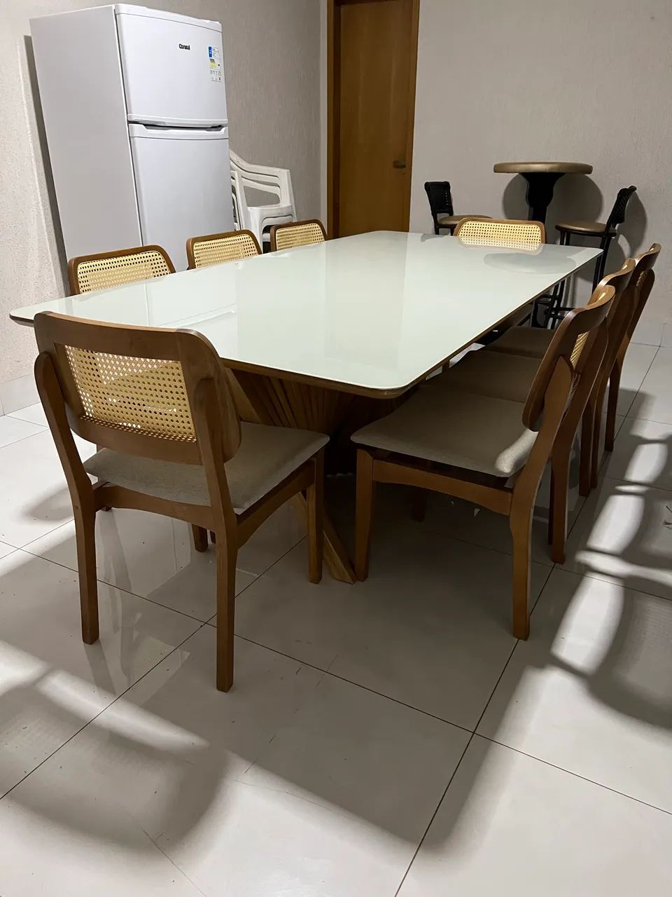 Mesa de Jantar com 08 cadeiras 2.20x1.10 Madeira Maciça  - Foto 3