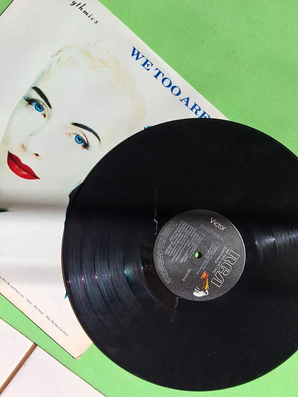 LP Vinil - EURYTHMICS - We too are one - Foto 2