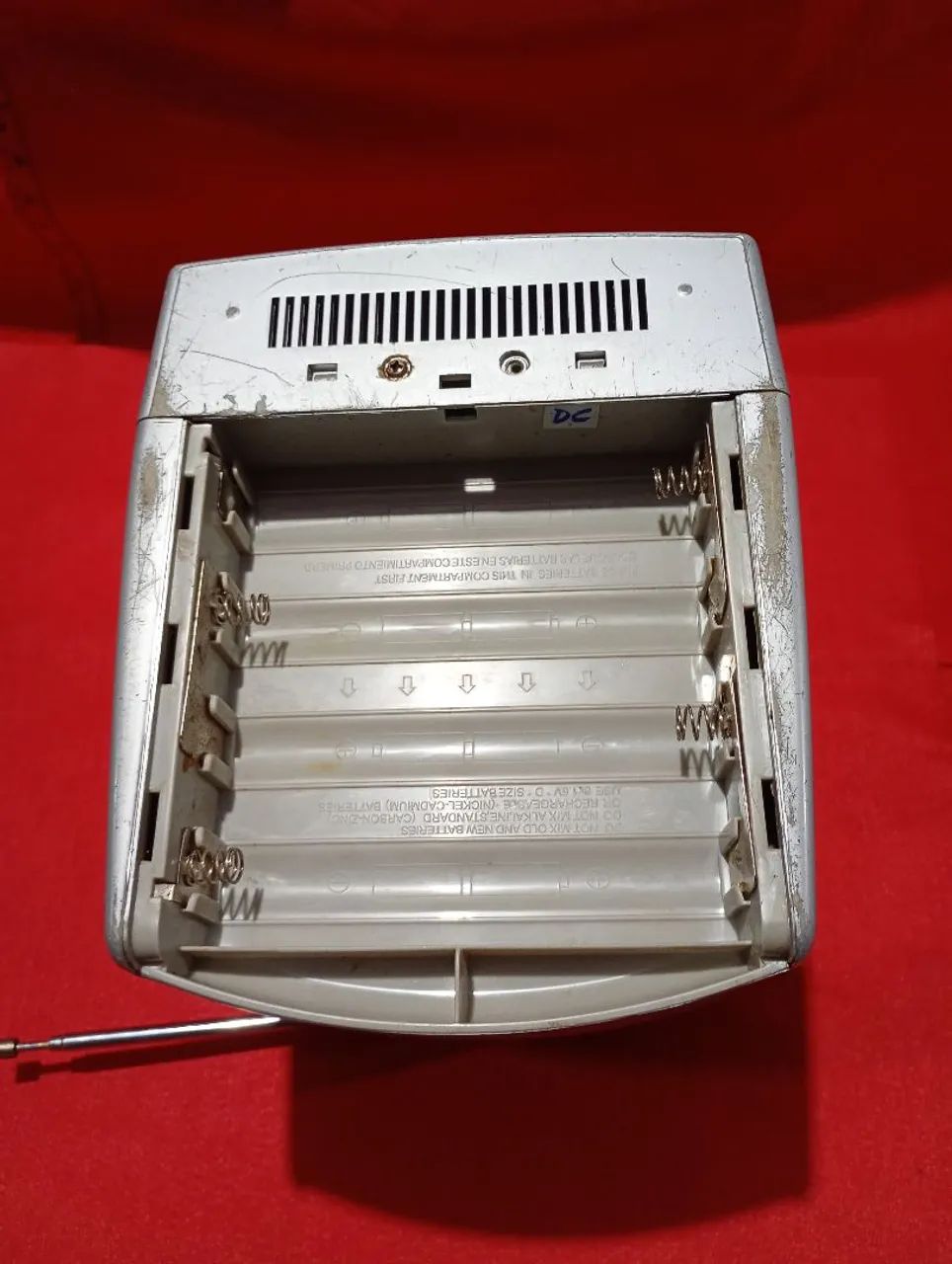 Tv antiga a pilha preta e branco. - Foto 5