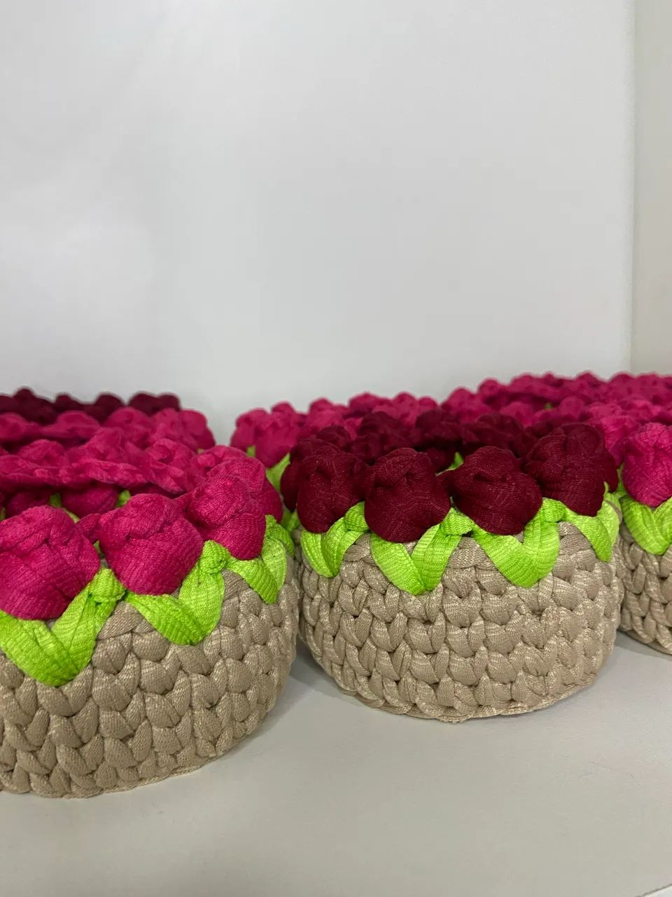 Cachepot florido de crochê 