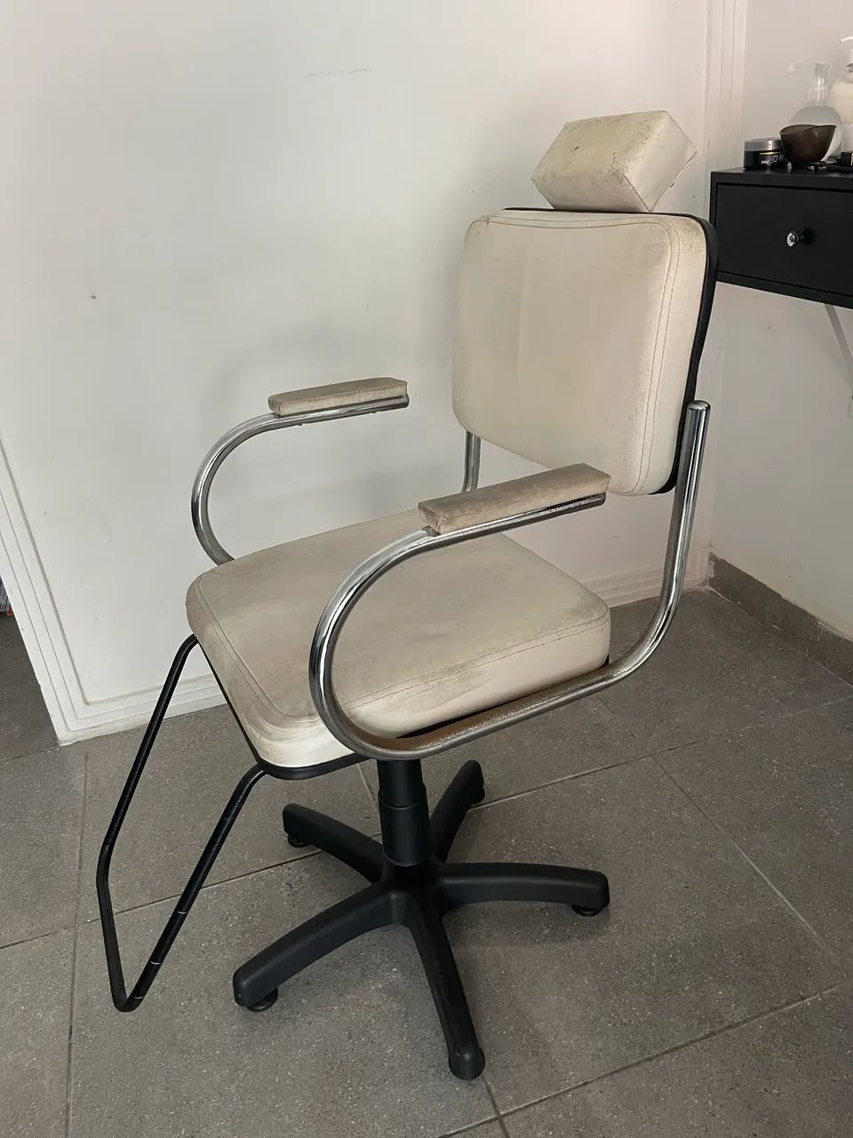 Vendo Cadeira de Barbeiro para iniciantes! - Foto 3