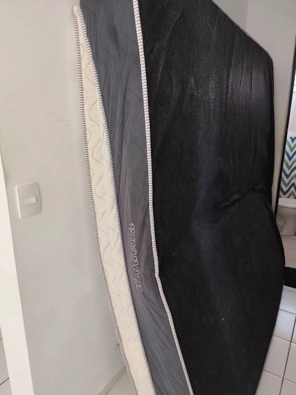Cama super  king ( com um lado da base quebrada) 