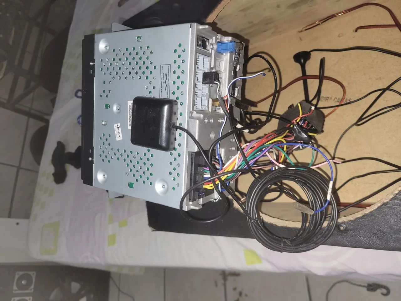 Vendo caixa com corneta e o rádio 