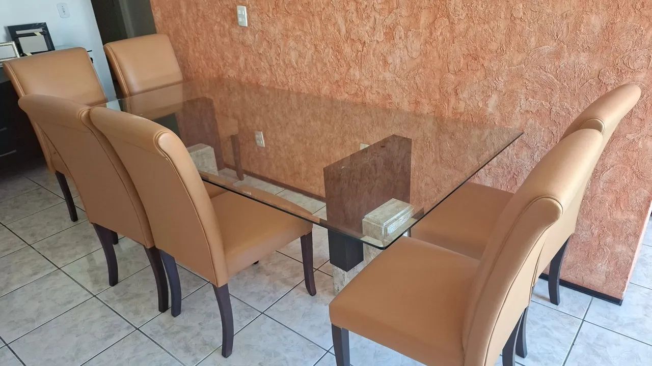 Bela Mesa de Vidro com 8 Cadeiras  Reformadas com Courino! 