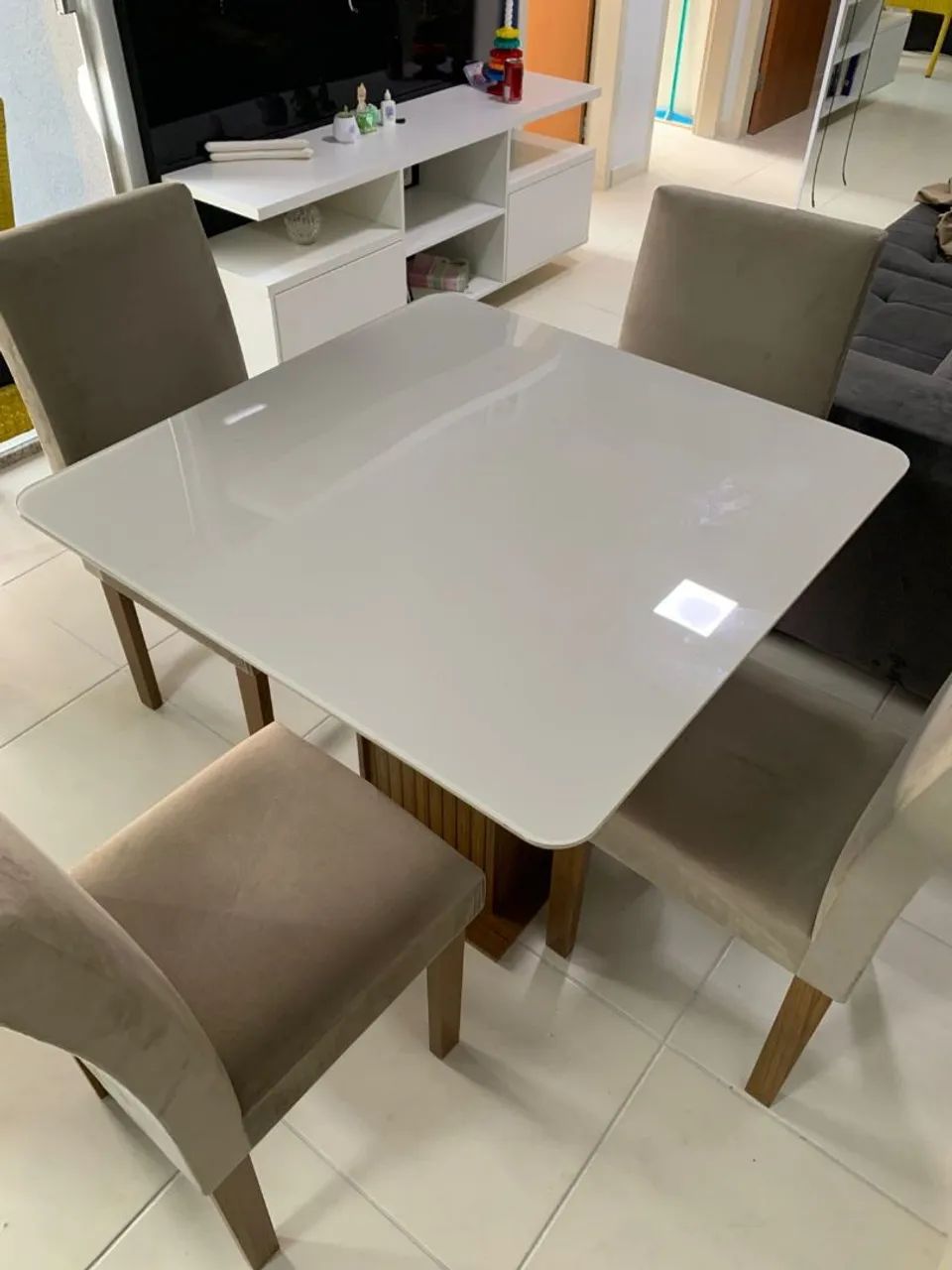 Mesa de jantar 4 lugares, semi nova.  - Foto 2