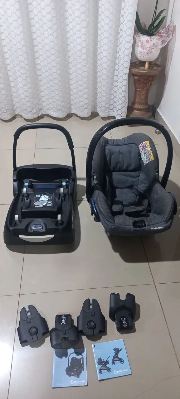 Carrinho de bebê Maxi-Cosi completo com bebê conforto  - Foto 2