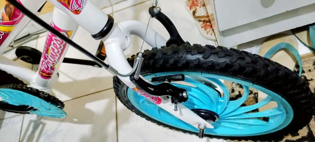 Bicicleta infantil princesas aro 16 perfeita  - Foto 2