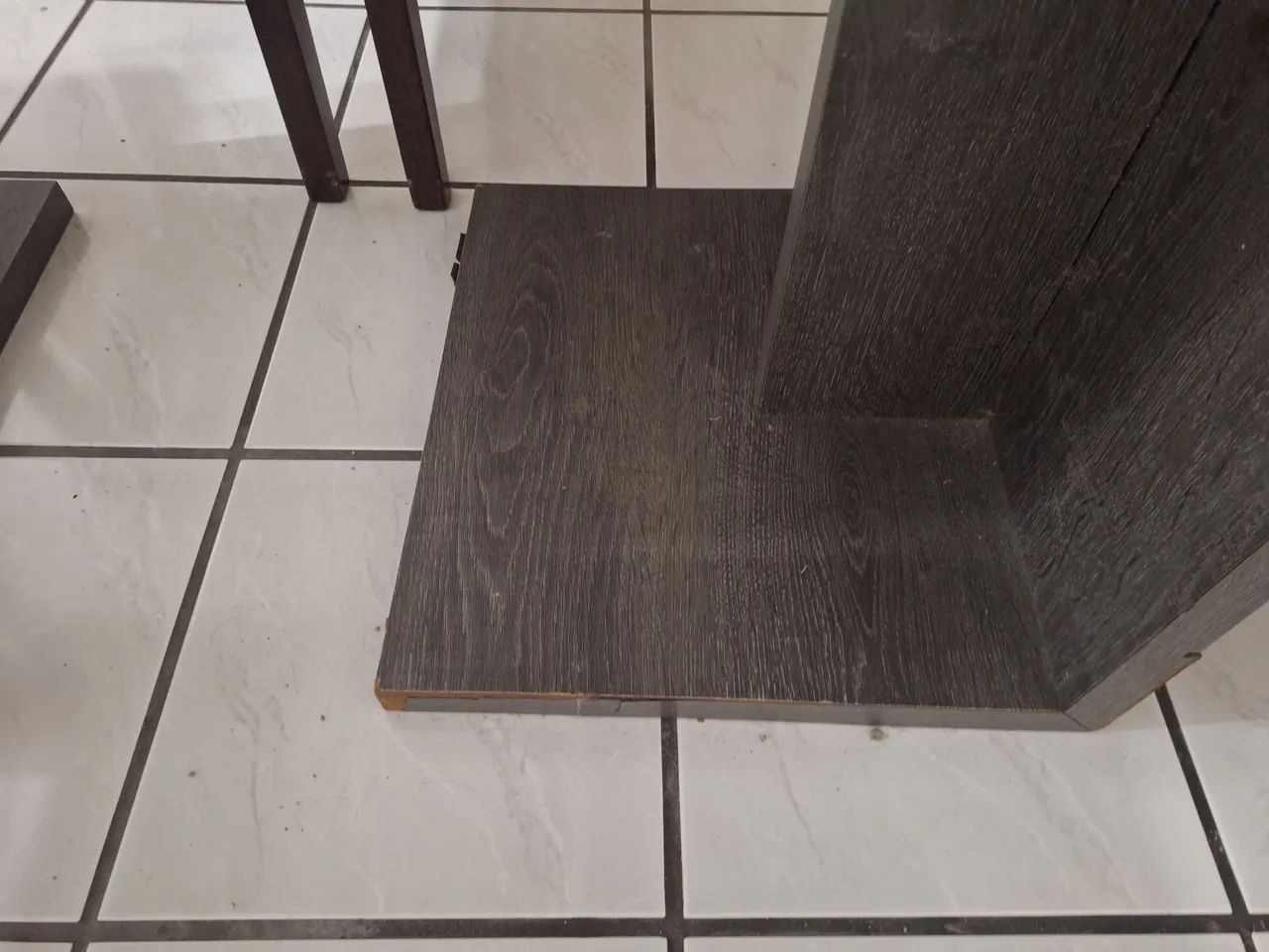 Mesa de Jantar com Tampo de Vidro + 6 Cadeiras Estofadas em Suede Bege - Foto 5
