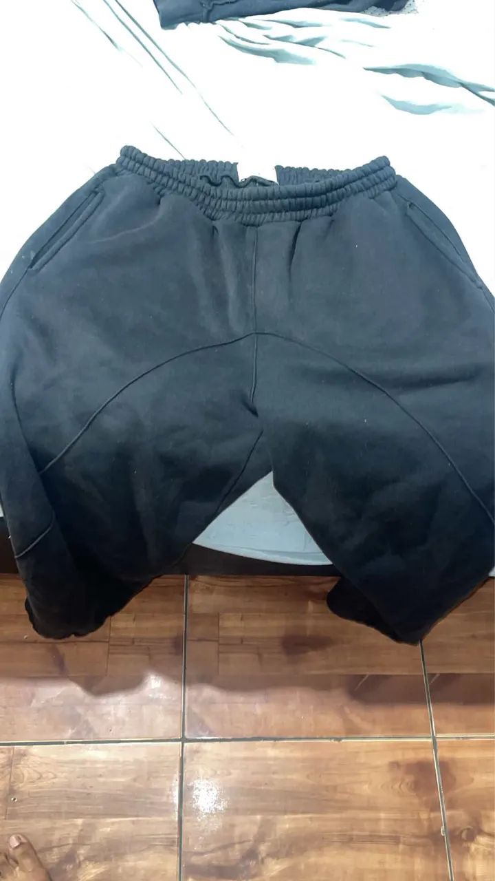 Calça eto P serve até g só ajustar 