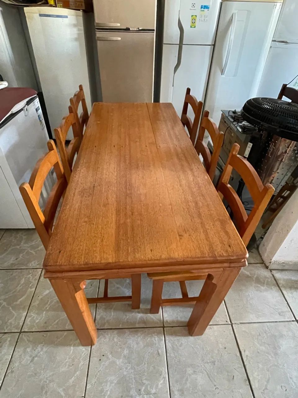 Mesa de madeira usada 